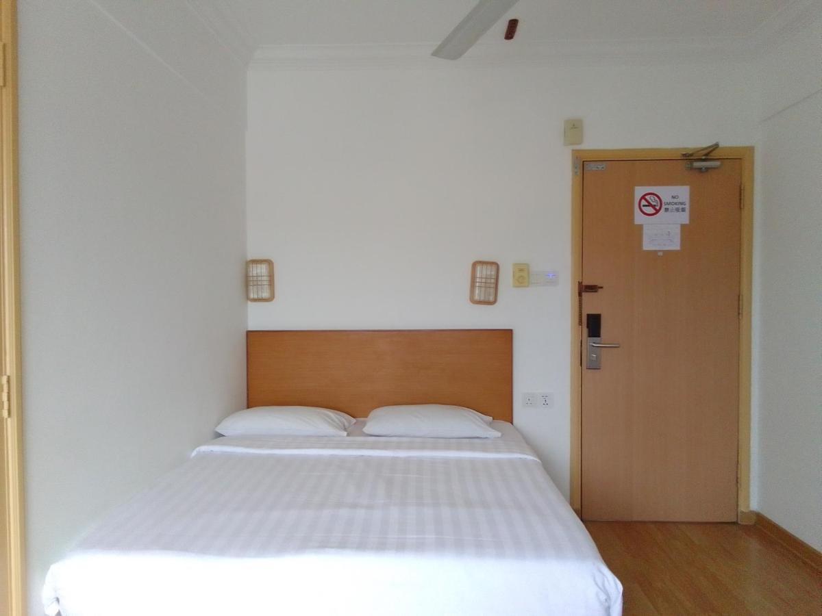 Super Oyo 90464 Borneo Suites Hotel Кота Кинабалу Екстериор снимка