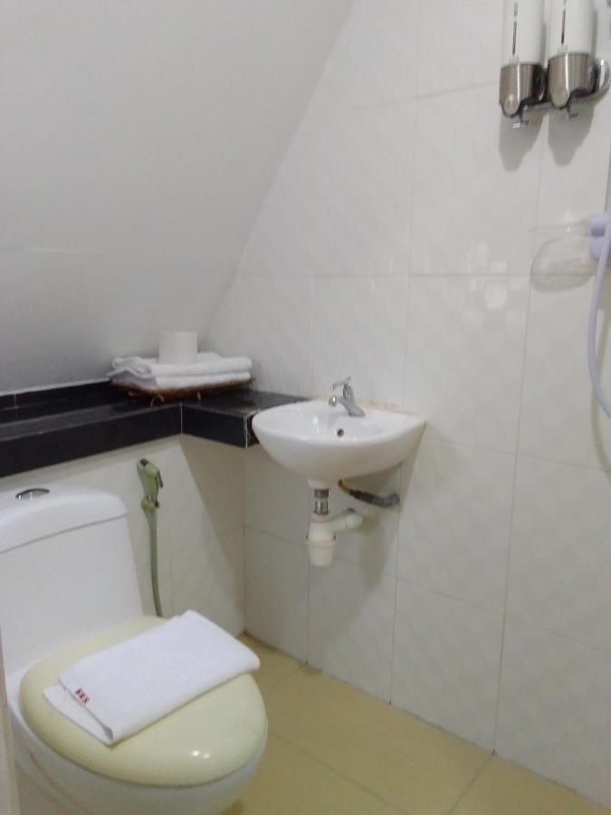 Super Oyo 90464 Borneo Suites Hotel Кота Кинабалу Екстериор снимка
