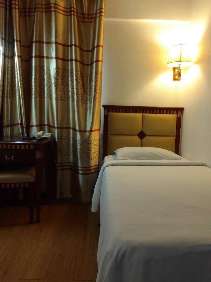 Super Oyo 90464 Borneo Suites Hotel Кота Кинабалу Екстериор снимка
