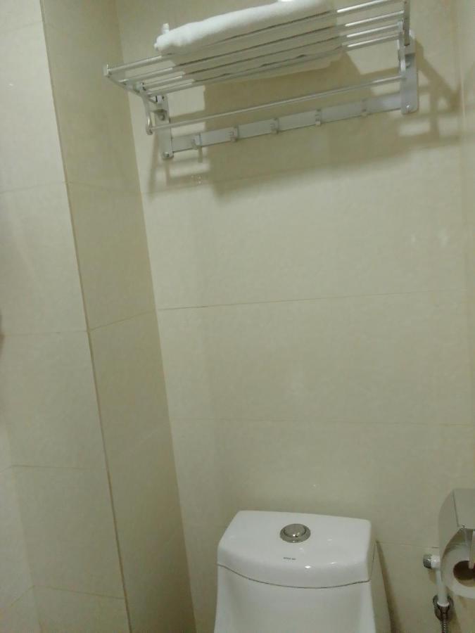 Super Oyo 90464 Borneo Suites Hotel Кота Кинабалу Екстериор снимка