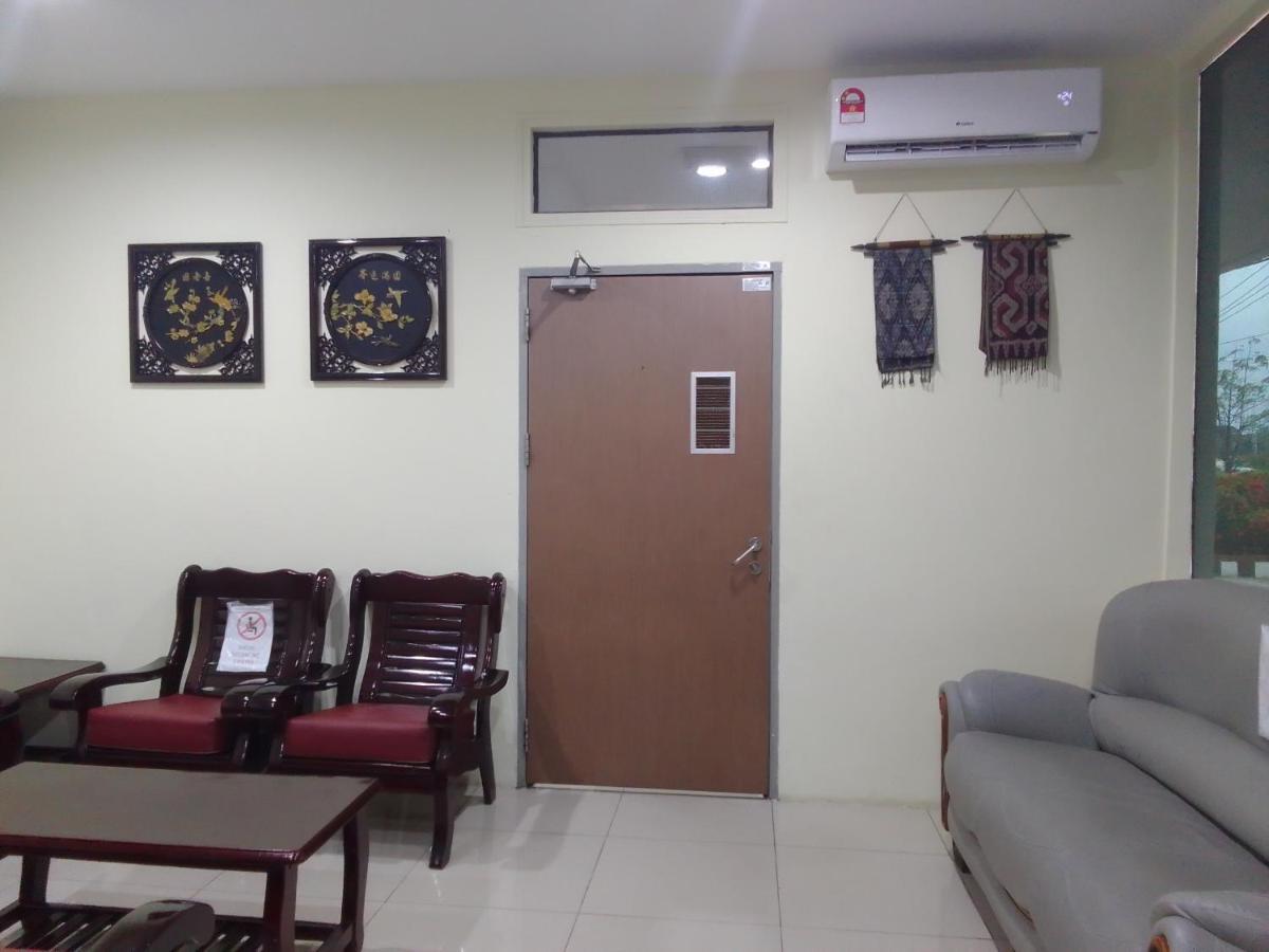 Super Oyo 90464 Borneo Suites Hotel Кота Кинабалу Екстериор снимка