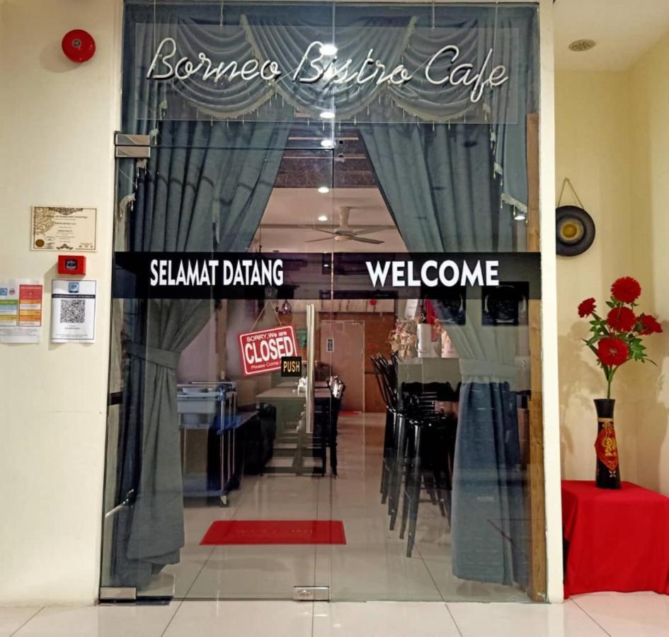 Super Oyo 90464 Borneo Suites Hotel Кота Кинабалу Екстериор снимка