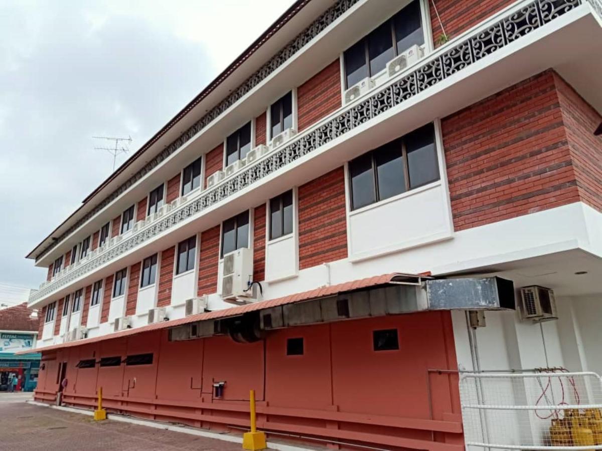 Super Oyo 90464 Borneo Suites Hotel Кота Кинабалу Екстериор снимка